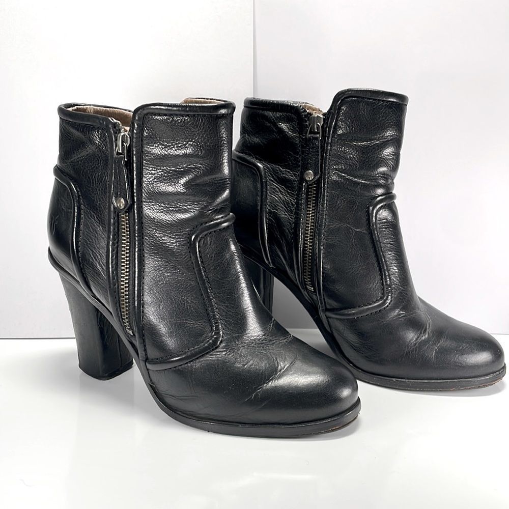 Frye Black Leather Boot / Style: Sylvia Piping Bootie 7.5